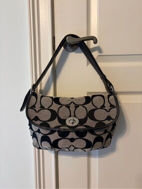 Vintage Coach Signature C Black Hobo Bag!
